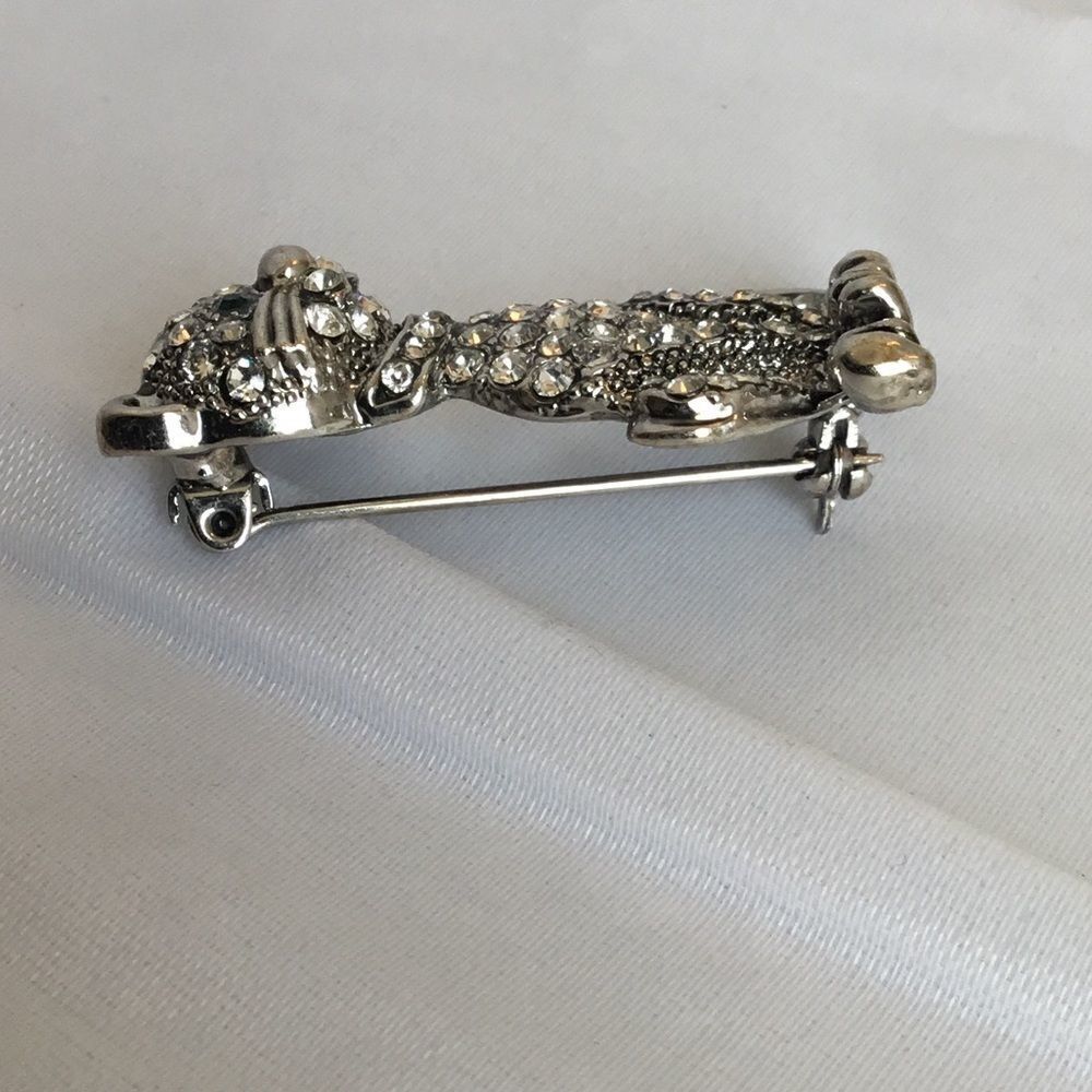 Cara Crystal Cat Pin (G1) - Picture 4 of 6